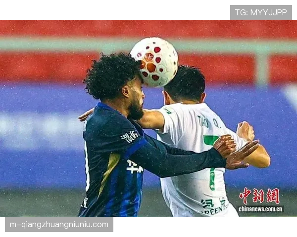 武汉三镇主场2-0战胜浙江俱乐部绿城队，卡迪斯头球破门